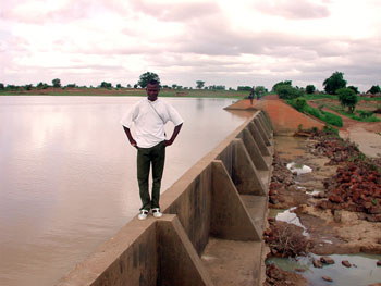 Le barrage de Ligdimalghem construit avec l'aide d'André Silga.