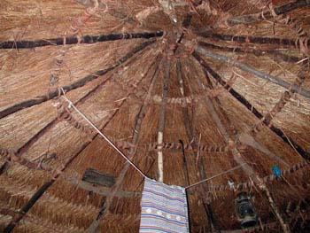 Intérieur d'un toit d'une habitation traditionnelle
